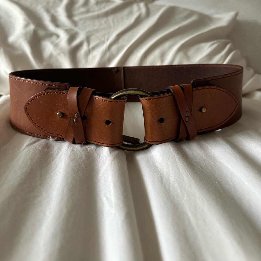 NWOT- Beautiful waist Belt